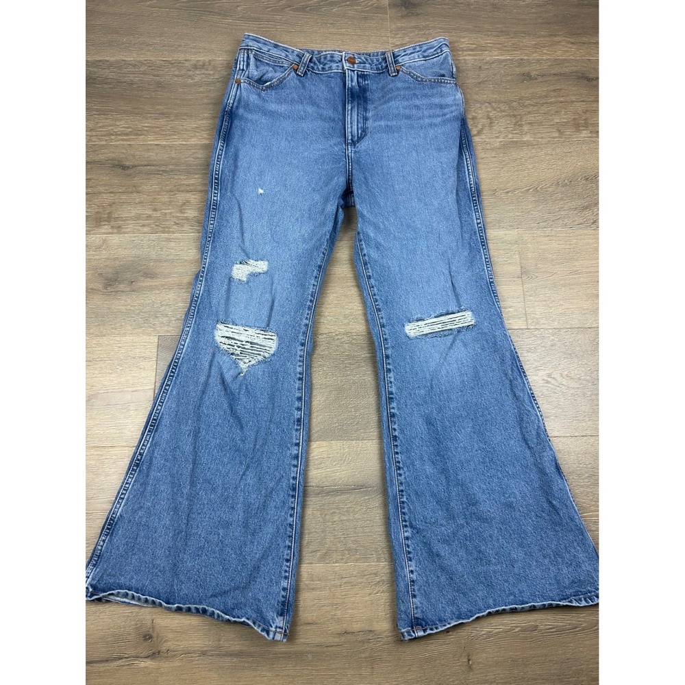 Wrangler Wanderer High Rise Flare Distressed Jeans Medium Wash 30x32 112334543 - Picture 2 of 13